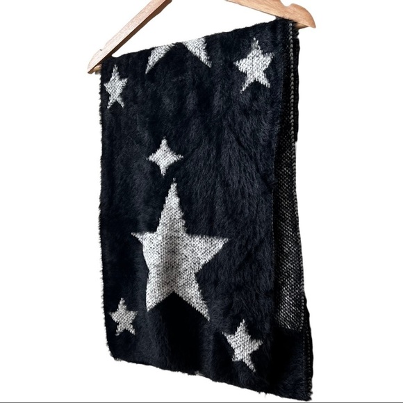 TORRID Oblong Scarf Black Allover Star New with tags.🧣 - Picture 4 of 9